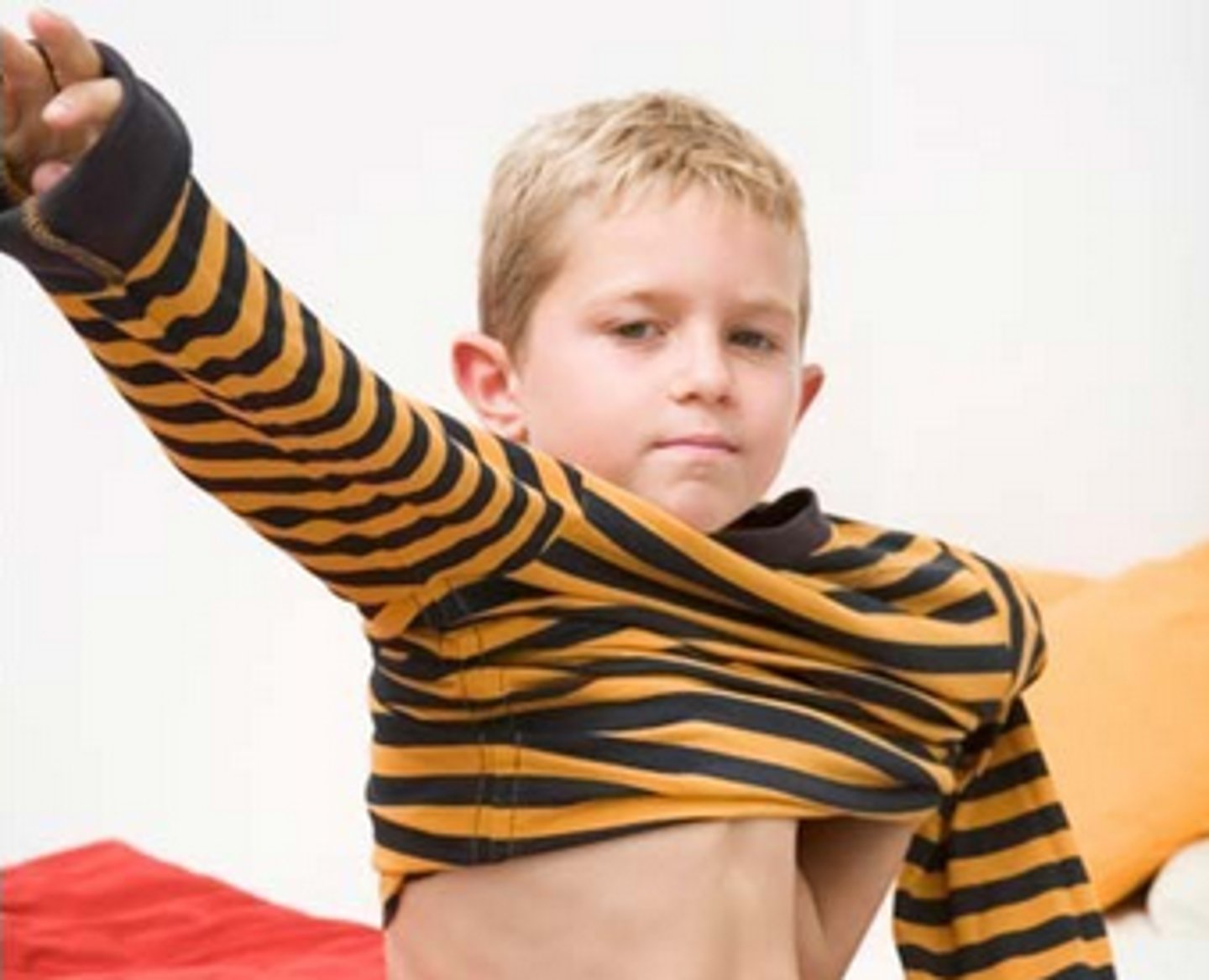<p>to put on clothes</p>