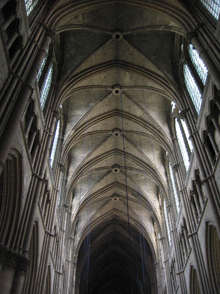 <p>emerge in late 1100’s due to advancements in building techniques. it had pointed arches, ripped valts and tapestries and flying buttresses. demonstrated a shift away from roman Arcitecture</p>