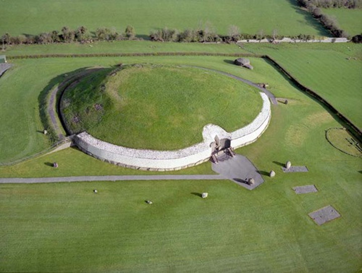 <p>unknown</p><p>Ireland, neolithic</p><p>stone</p><p>as a grave</p>