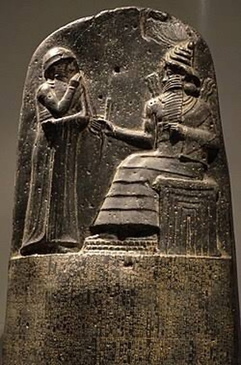 <p>1750, Babylon, cerny sloup z dioritu</p>