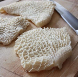 <p>Name: Tripe<br>Primal: Gastrointestinal tract</p><p>Features: consists of the paunch (rumen) and honeycomb (reticulum). If unscaled = brown/black mucous membrane. Scaled = white</p>