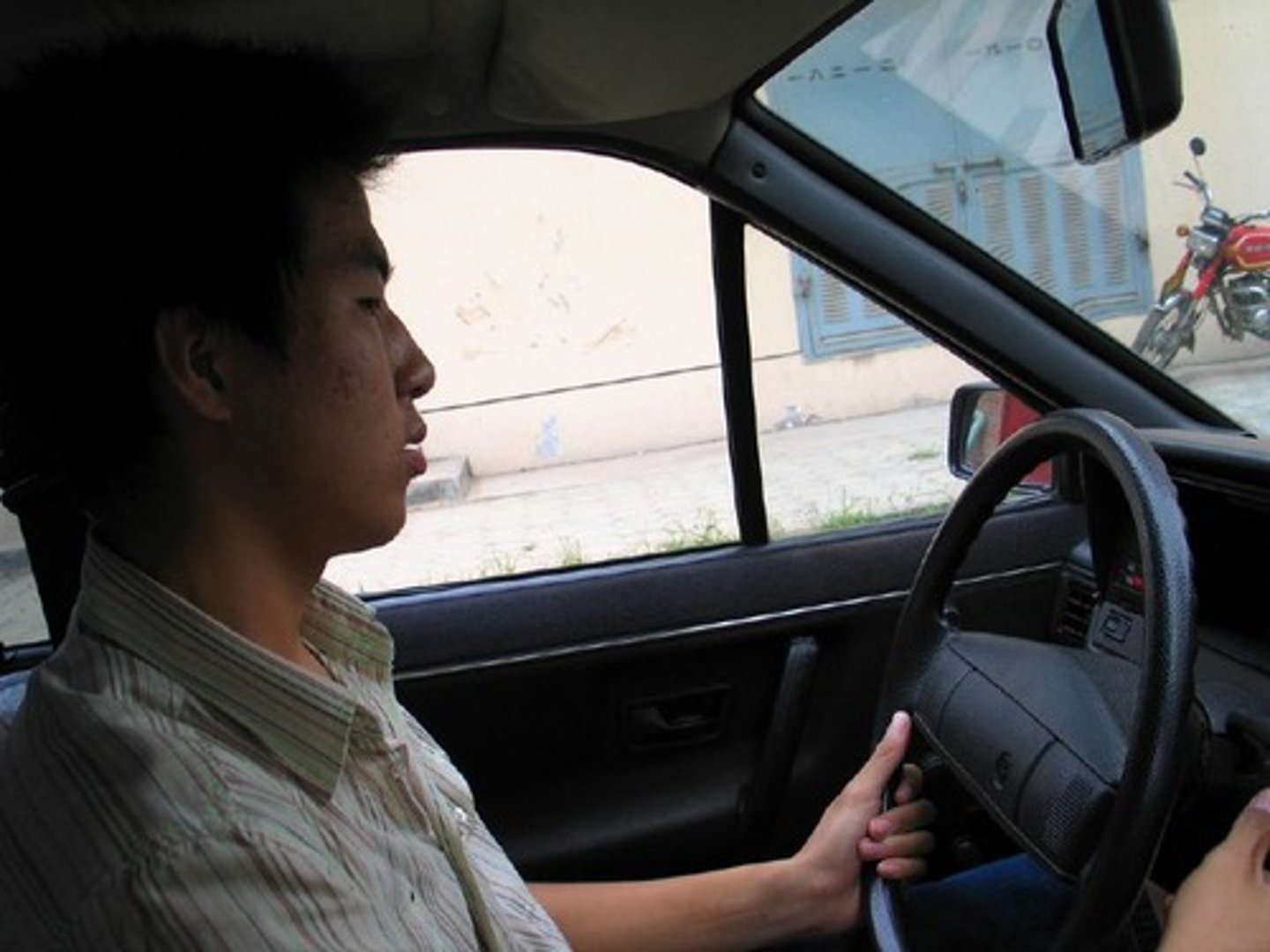 <p>(Kāi (chē)) drive (a car)</p>