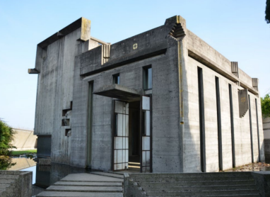 name the building architect and style 