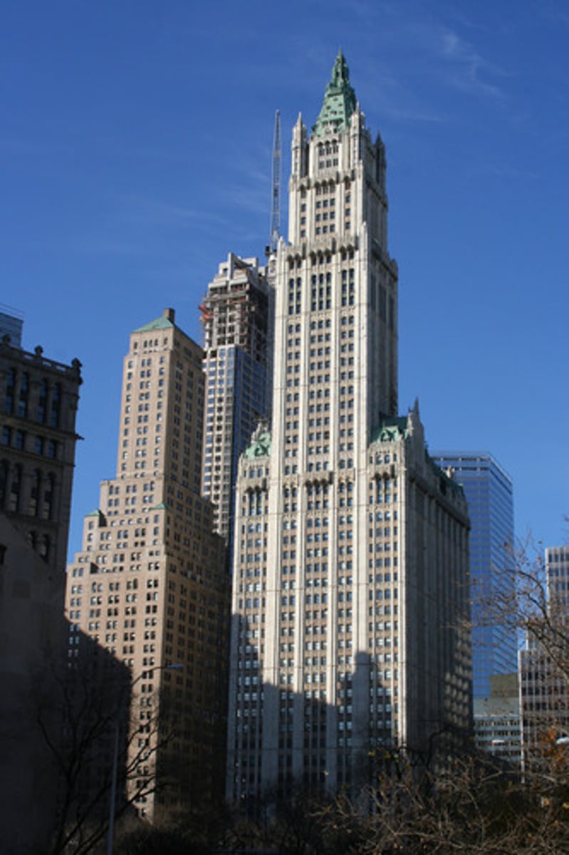 <p>Construction du Woolworth building (241m)</p>