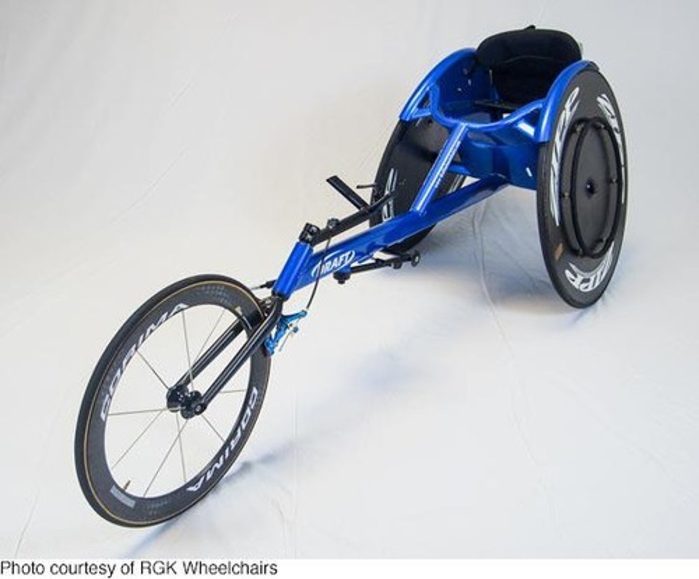 <p>To be light and rigid with an adjustable bucket seat for height.</p>