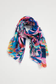 <p>scarf (fashion accessory)</p>