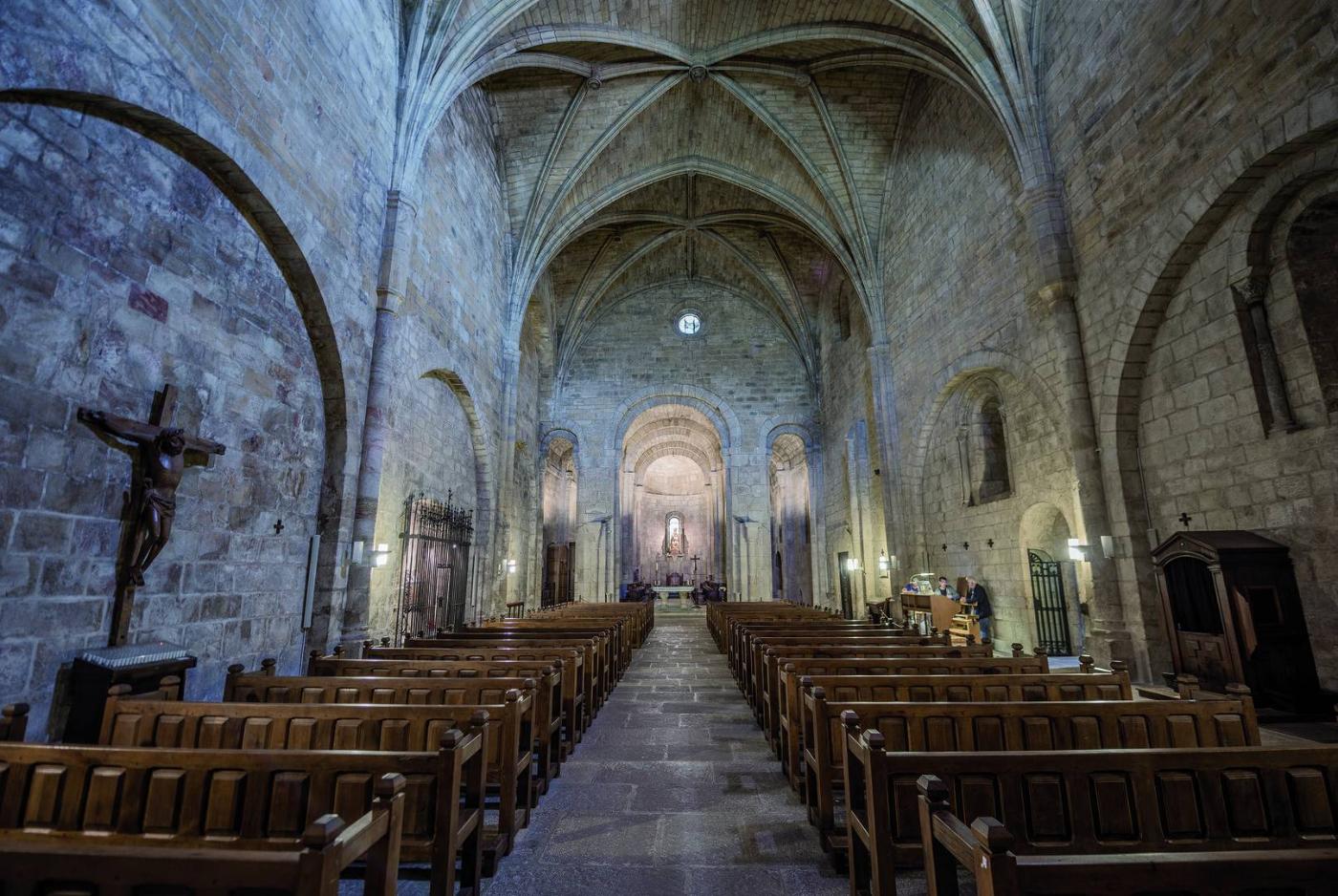 <ul><li><p>spain</p></li><li><p>built beginning 11th, consacré 1057</p></li><li><p>archi de recup in crypte de l’eglise (chap.) → crypte built pour niveler le terrain and as foundation</p></li><li><p>typan deco and sculpted</p></li></ul><p></p>