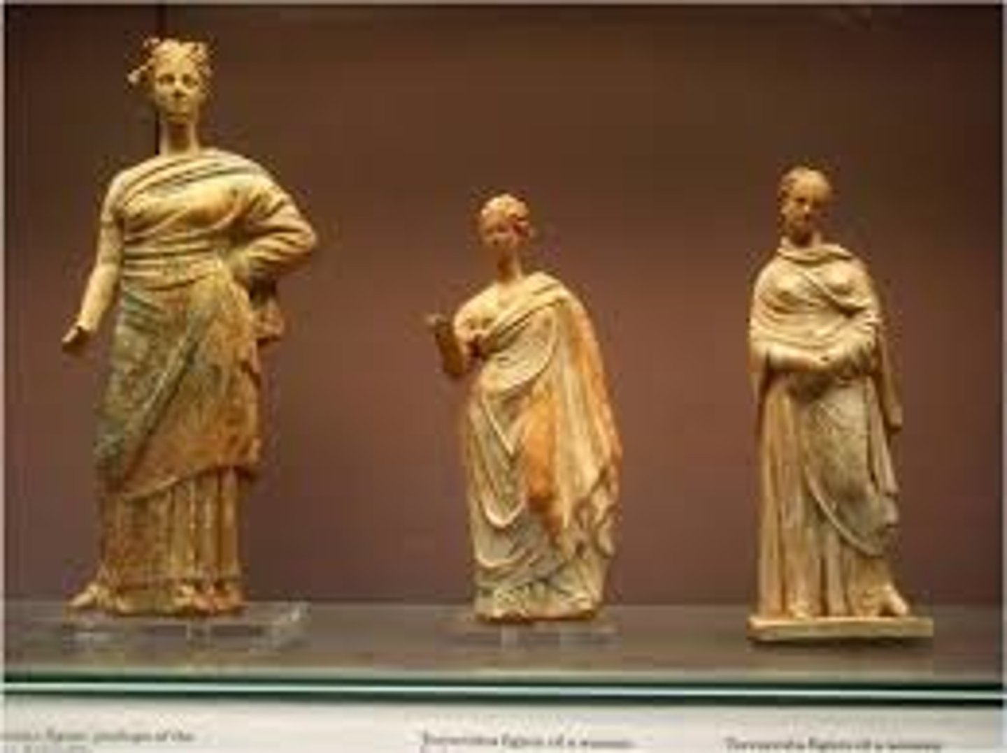 <p>Town in Boeitia famous for its statuettes. These figurines depicted ordinary, middle class women. modest but fashionable dress. made in moulds made of wood or wax, often dedicated at sanctuaries. made of terrecotta and painted.</p>