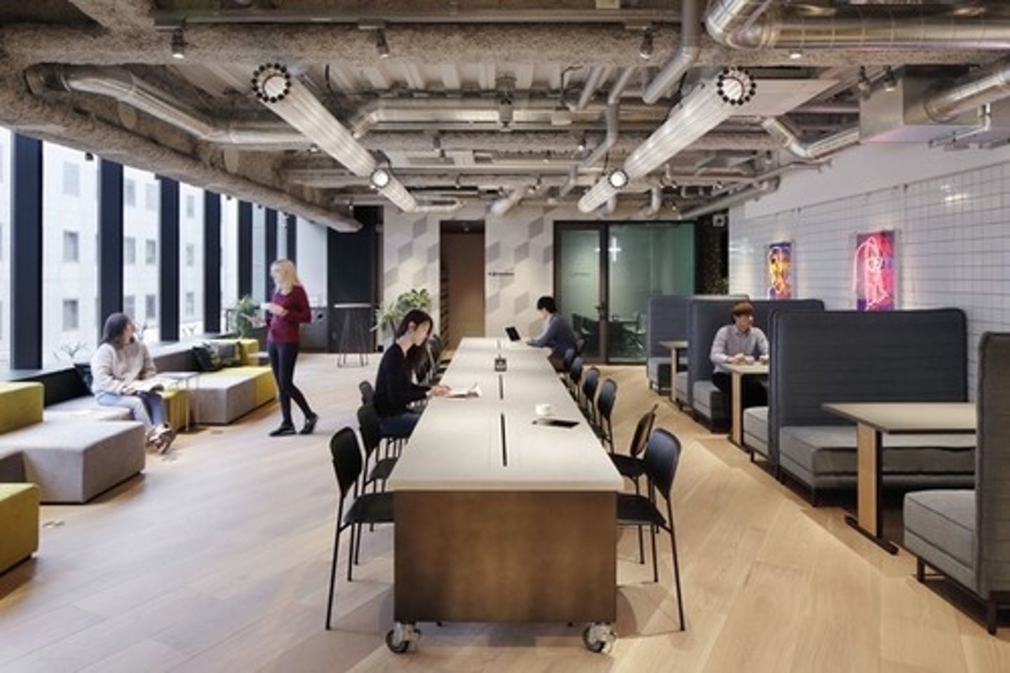 <p>nhà văn phòng (office)<br>그는 오피스텔에 실고 있다.<br>Họ sống trong nhà văn phòng kiêm khách sạn</p>