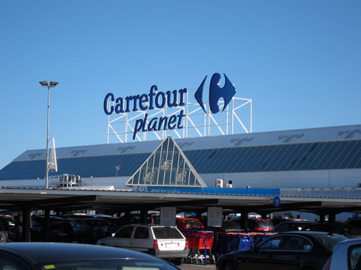 <p>large supermarket</p>