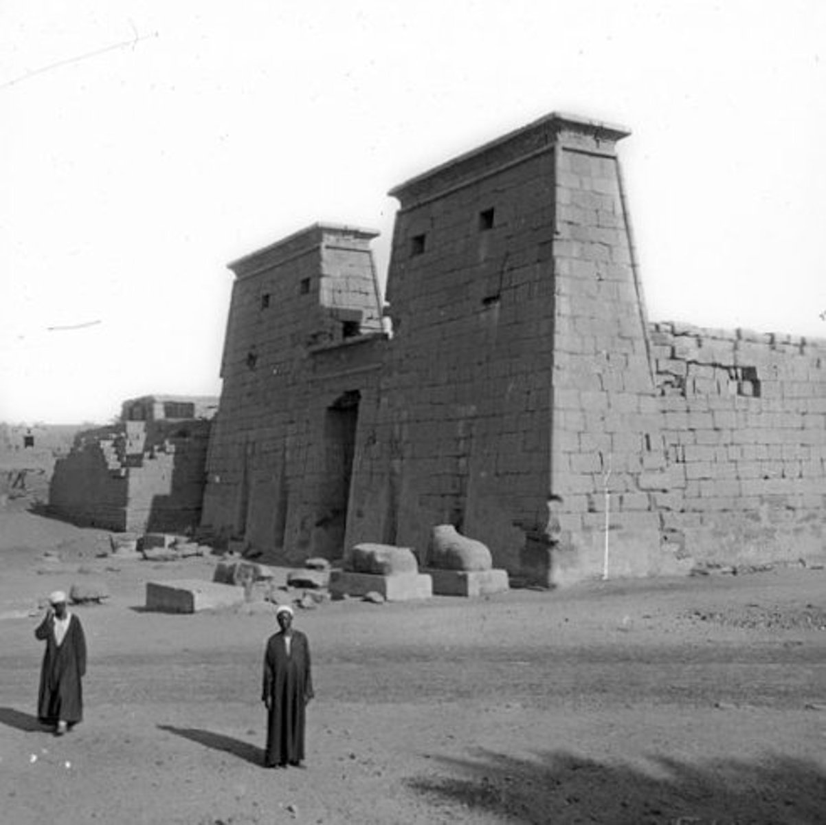 <p>Characteristic features of Egyptian External wall</p>