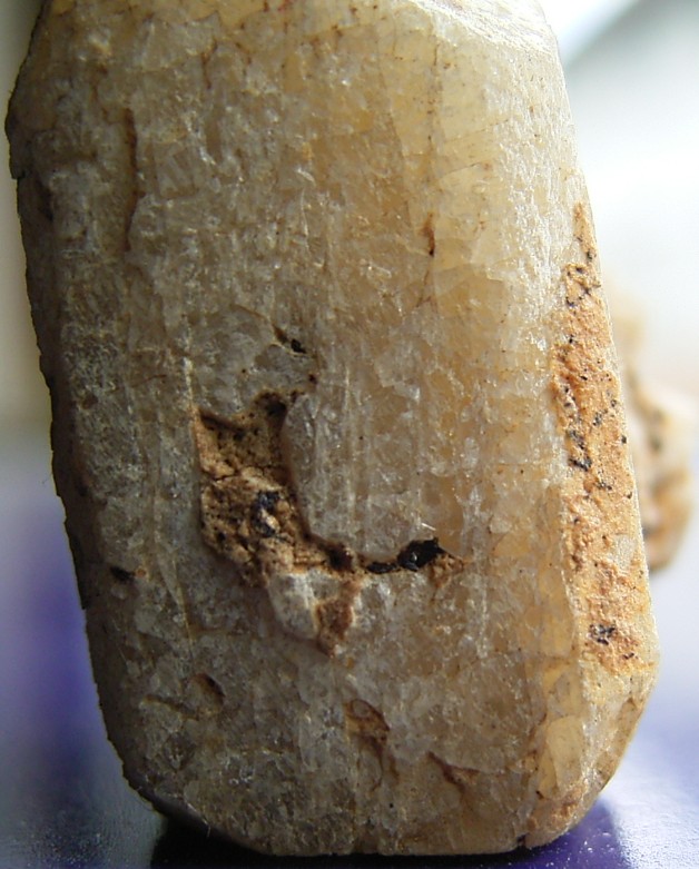 <p><span>CaAl</span><sub>2</sub><span>Si</span><sub>2</sub><span>O</span><sub>8</sub></p><p>Fa parte degli Plagioclasi (Felspati:Tetto-silicati)</p>