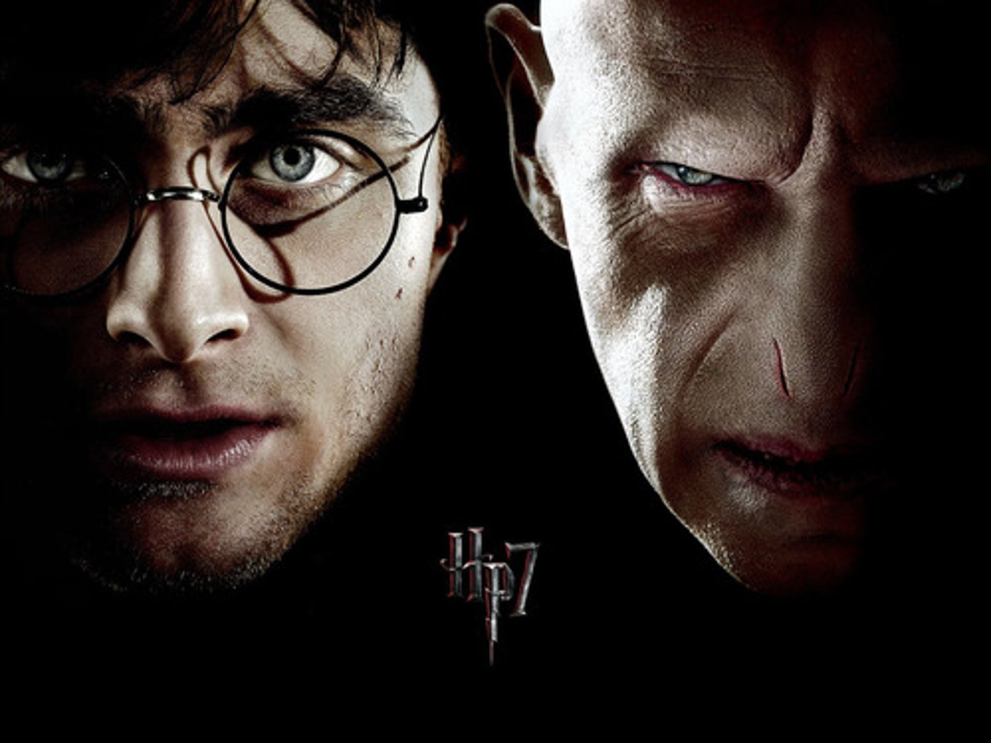 <p>a character who contrasts and parallels a primary character in drama</p>