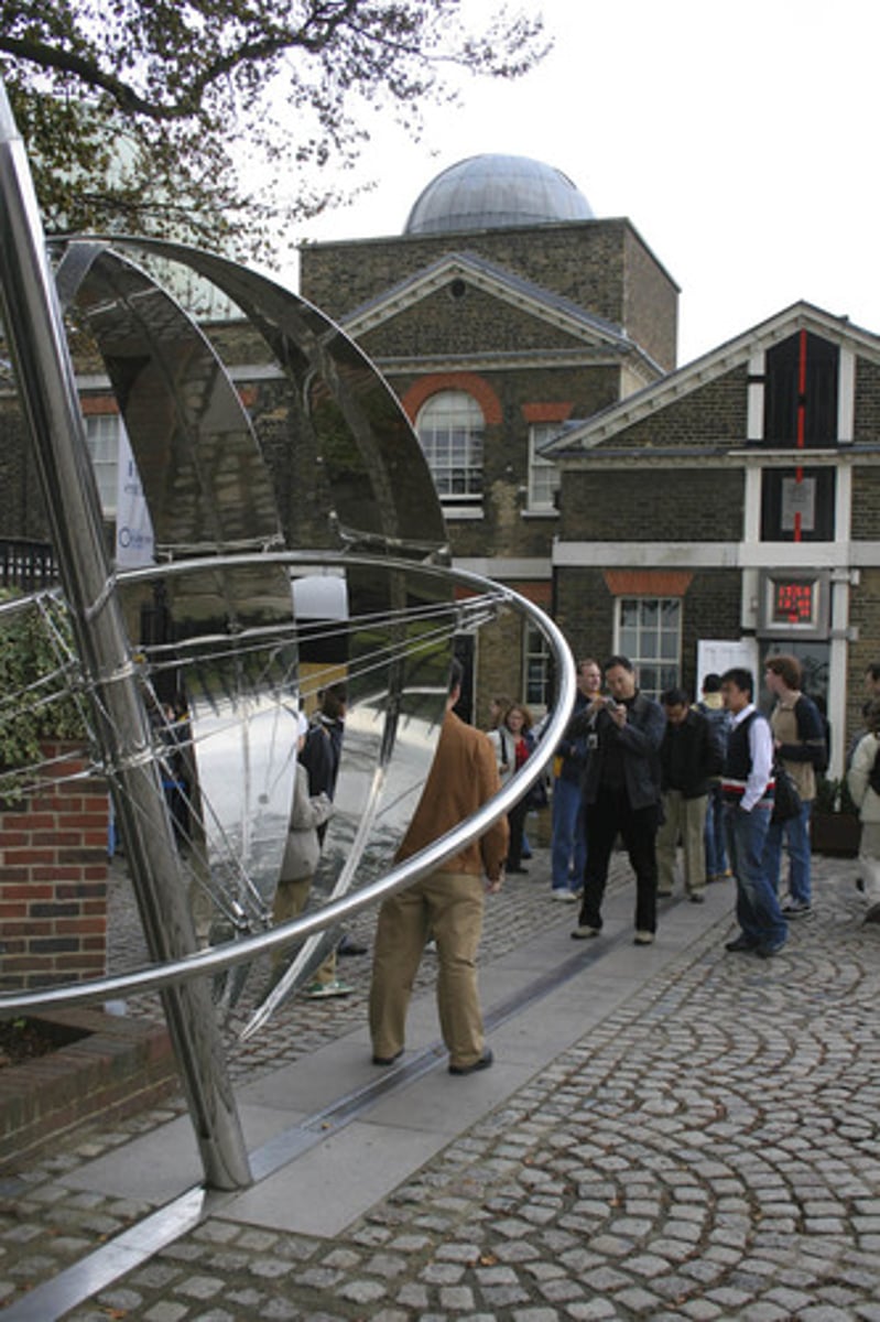 <p>Divides the world into the eastern and western hemisphere at 0 degrees longitude.</p>