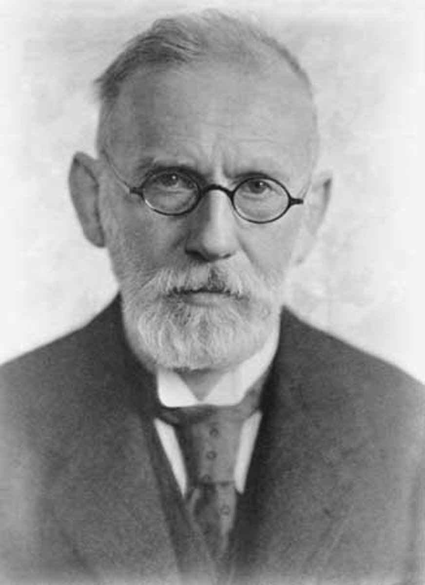 <p>Based on Fleming's accidental discovery of penicillin. Tested mice first, where mice were given a lethal bacteria, and only half were given penicillin. All the non-treated mice died. Then tested on humans after only one trial. Humans tested were close to death and given impure samples. Other humans tested were given penicillin but not enough to continue treatment.</p>
