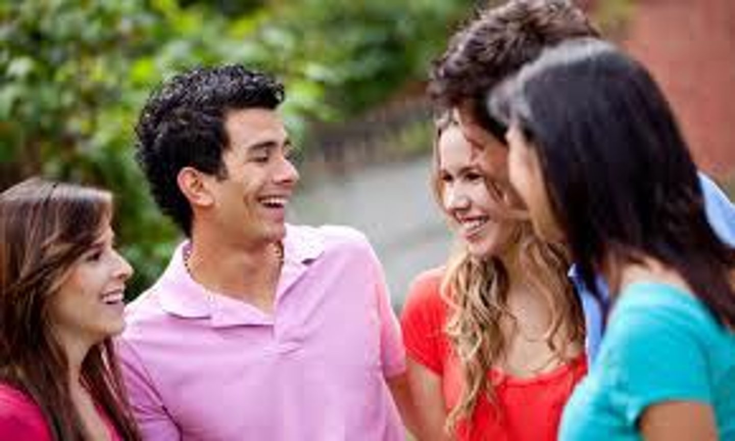 <p>to go out with friends</p>