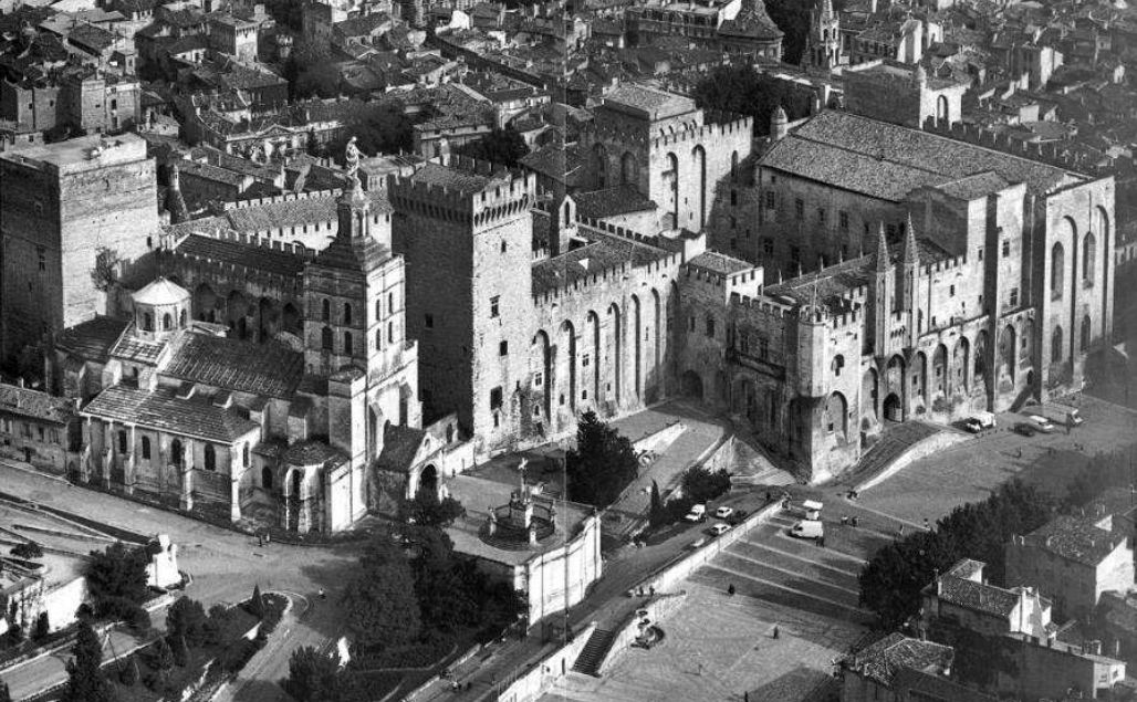 <p><strong>Avignon:</strong></p><ul><li><p>Papežský palác</p></li><li><p>Francie</p></li></ul><p></p>