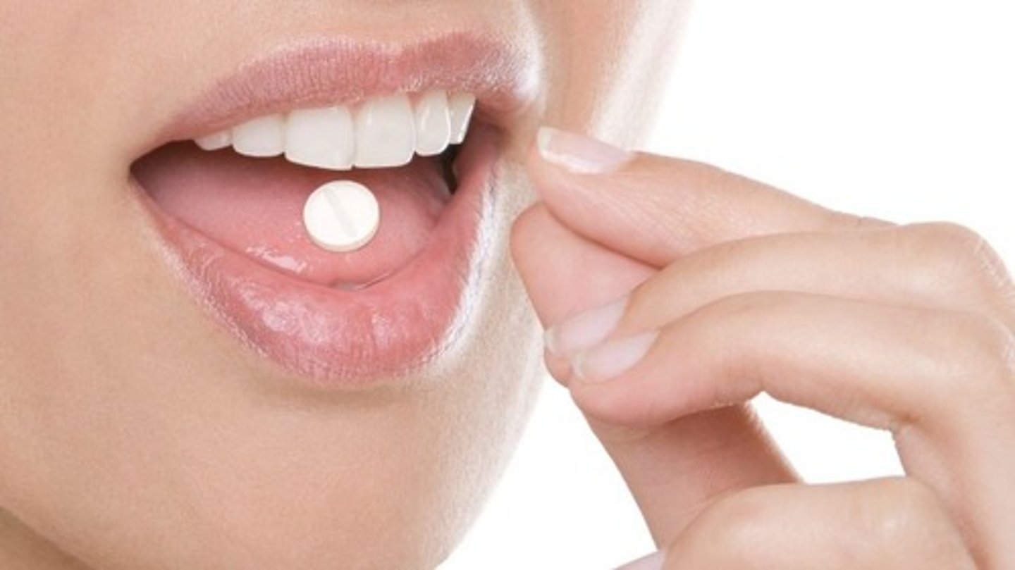 <p>Call 911.</p><p>Rest victim in comfortable position.</p><p>Give victim nitroglycerin under tongue if patient has it.</p><p>Give aspirin like bayer aspirin or baby aspirin</p><p>Monitor ABC's (airway, breathing, and circulation).</p>