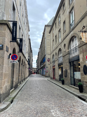 <p>Perspective projection mimics human vision with distance-based scaling.</p><p>Orthographic projection preserves size and parallelism and is used in CAD and engineering.</p>