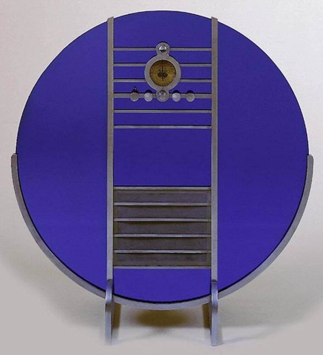 <p>1937<br>Teague<br>big blue radio<br>glass fabric and chrome plated metal</p>