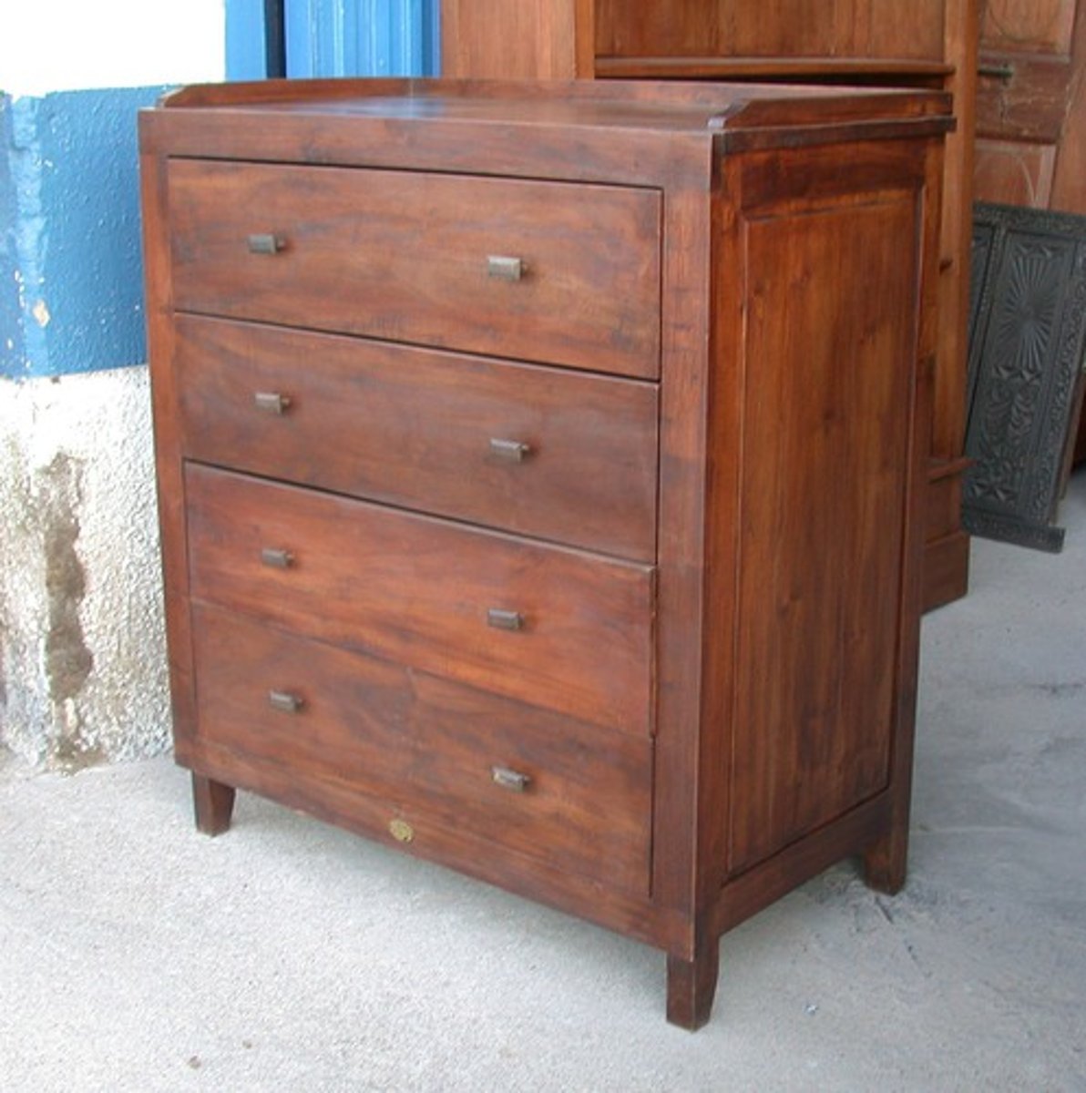 <p>Exquisite chest of drawers.</p>