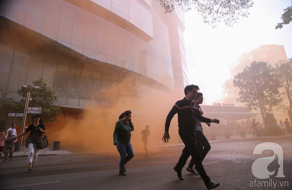 <p>everyone has to flee the building quickly if the fire alarm rings</p>