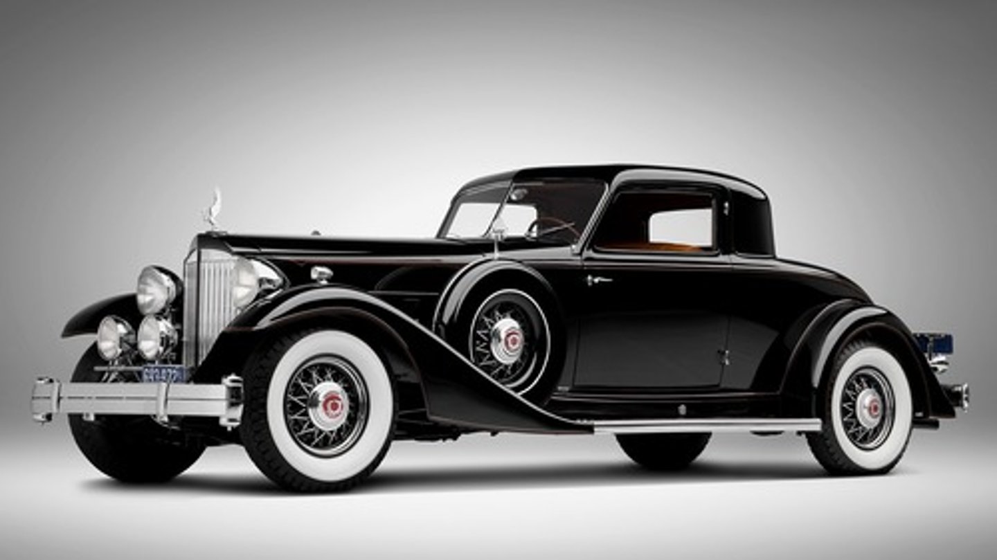 <p>Gatsby decides to go home, but then they hear a motor.</p>