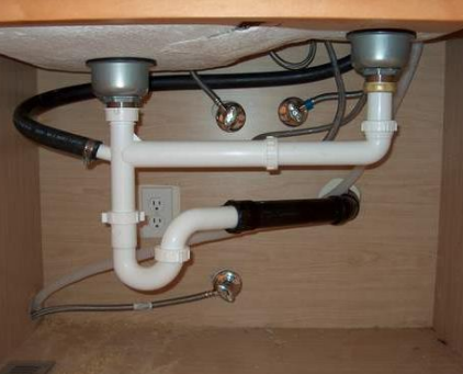 <p>LAVATORIES IN SET</p>