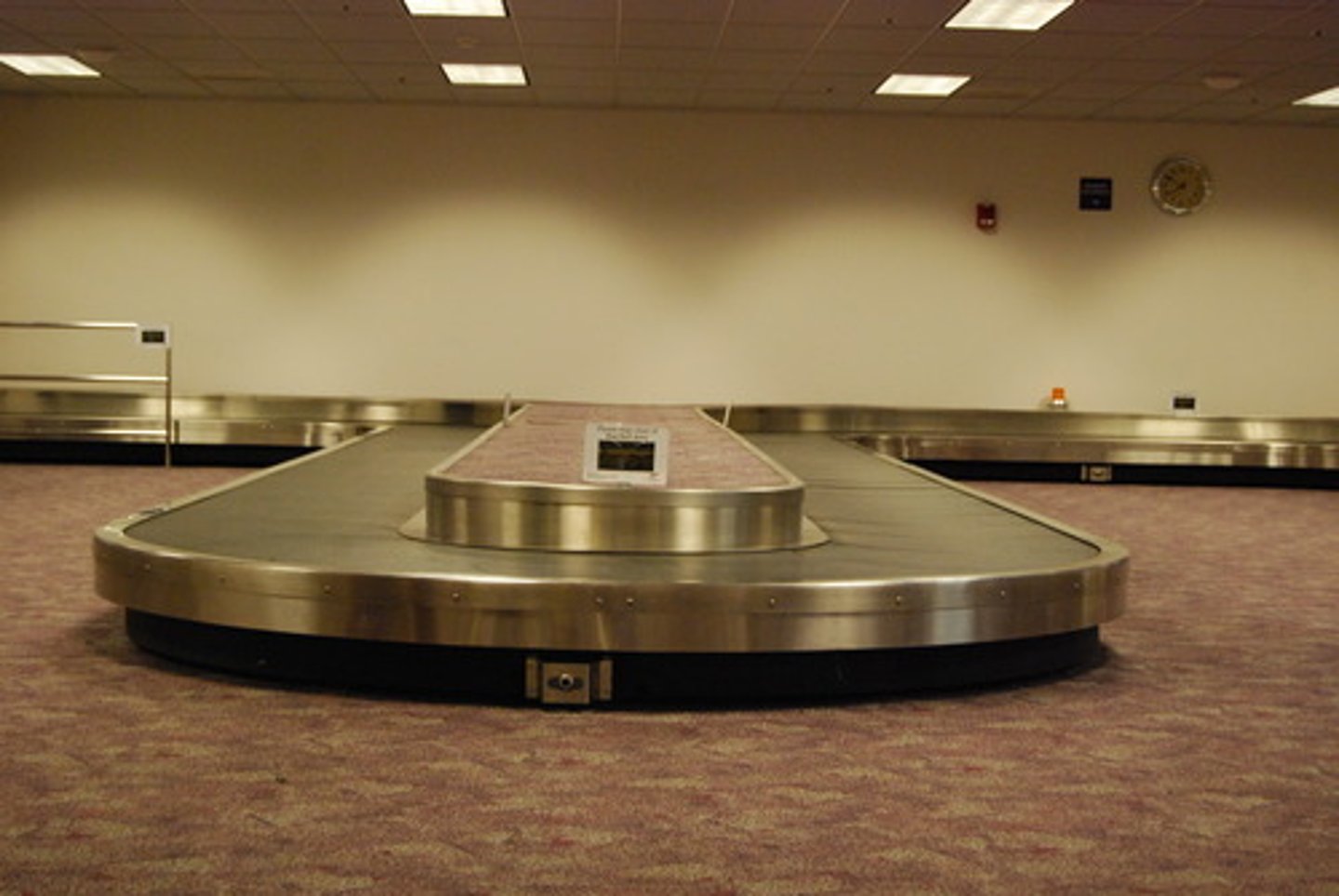 <p>baggage claim</p>