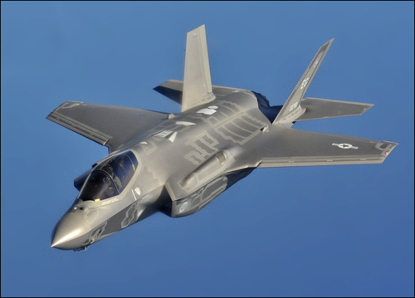 <p>1 engine, 2 slanted vertical stabilizers, Multi-role fighter</p>