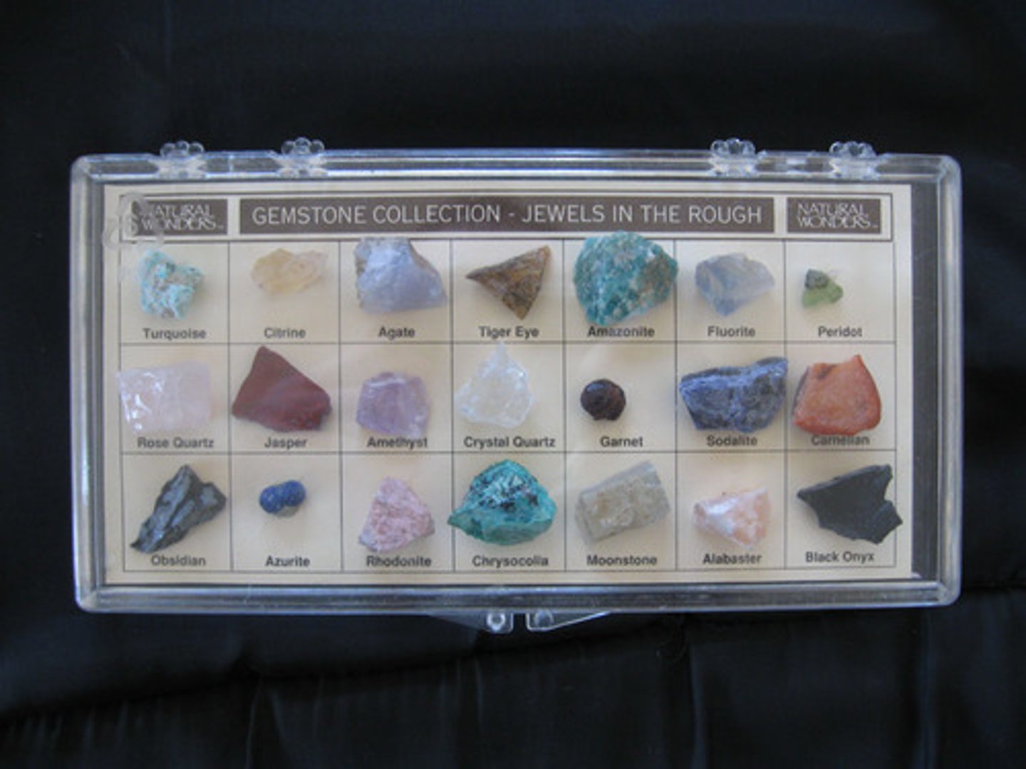 <p>A hard, colorful mineral that has a brilliant or glassy luster and is valued for its appearance.</p>