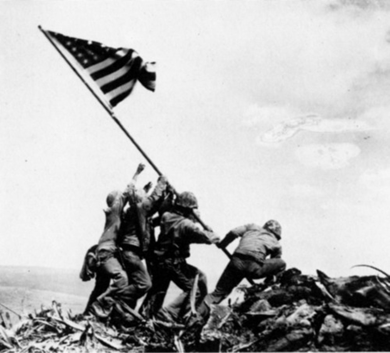 <p>Island in the Pacific where the famous flag photo was taken</p><p>Isla en el Pacífico donde se tomó la famosa foto de la bandera</p>