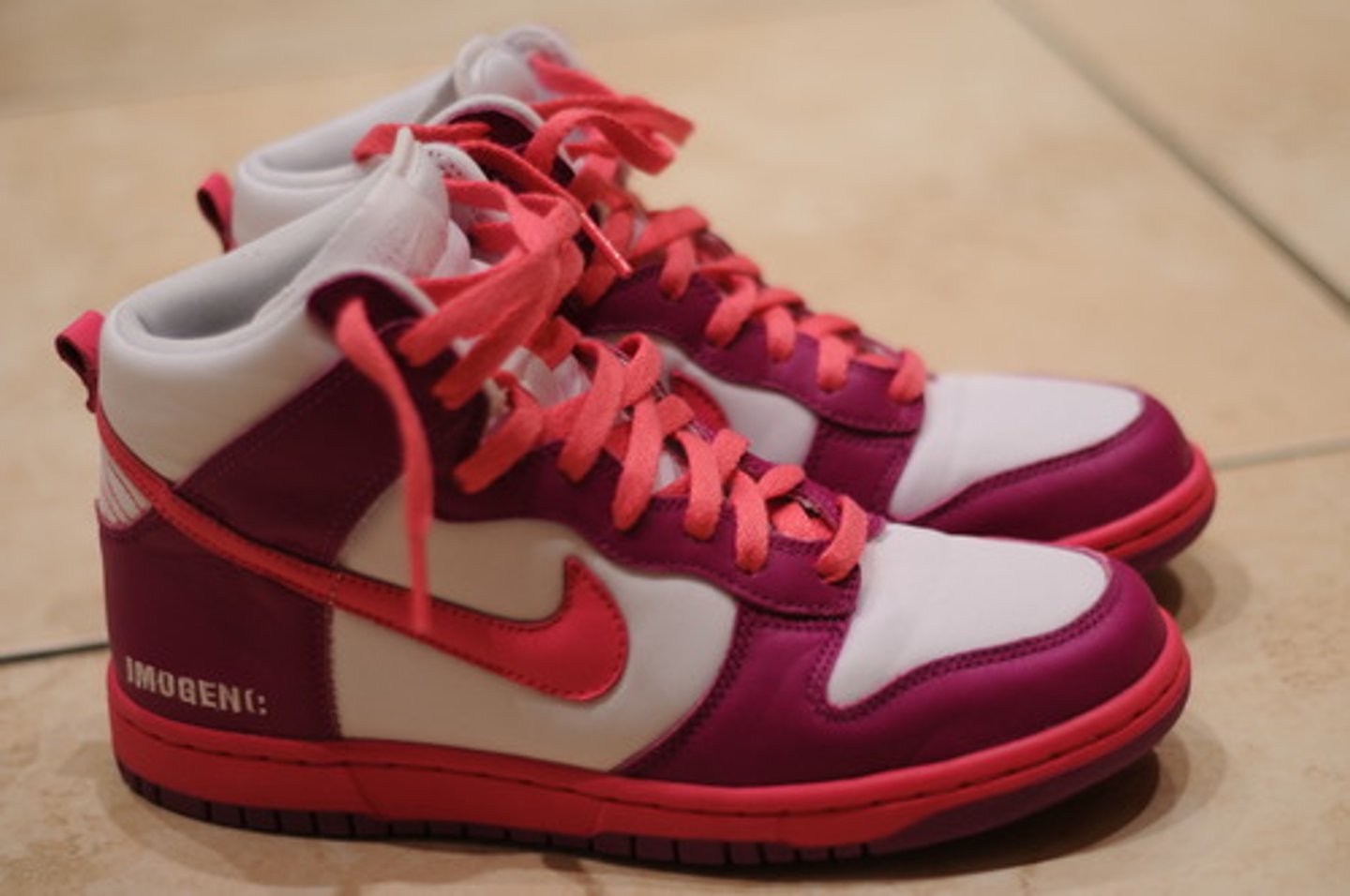 <p>high top tennis shoes</p>