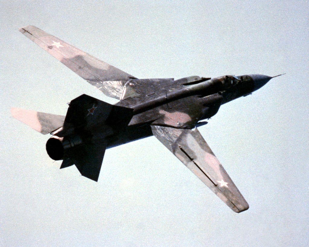 <p>FLOGGER K, MiG-23, МиГ-23 (Pointed nose, D-shaped intakes, variable sweep wing, Single engine, extended vertical stabiliser)</p>