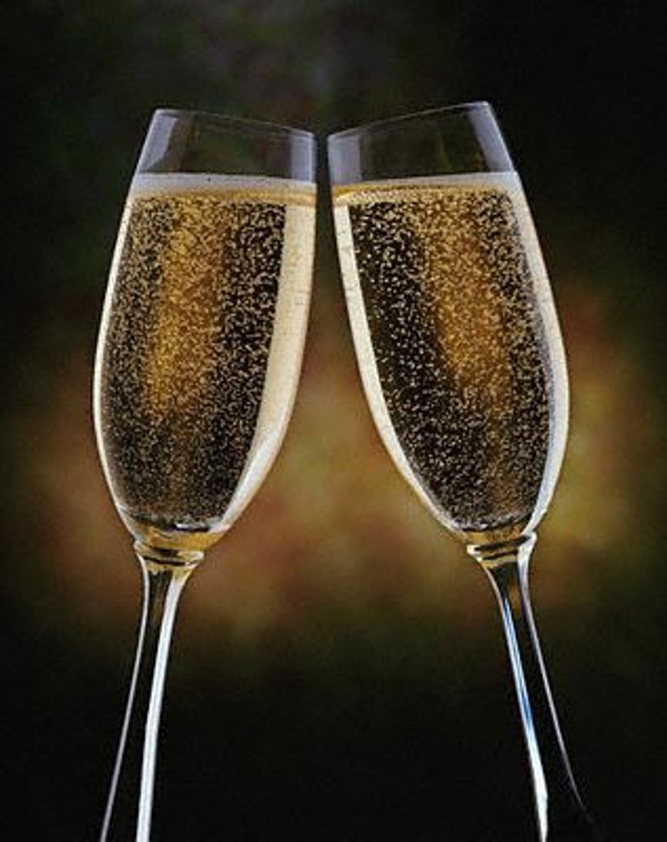 <p>to toast (drink)</p>