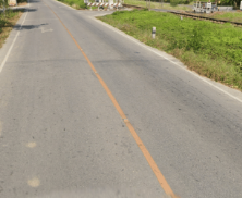 <p>Middle yellow lines, can be solid or dashed</p>