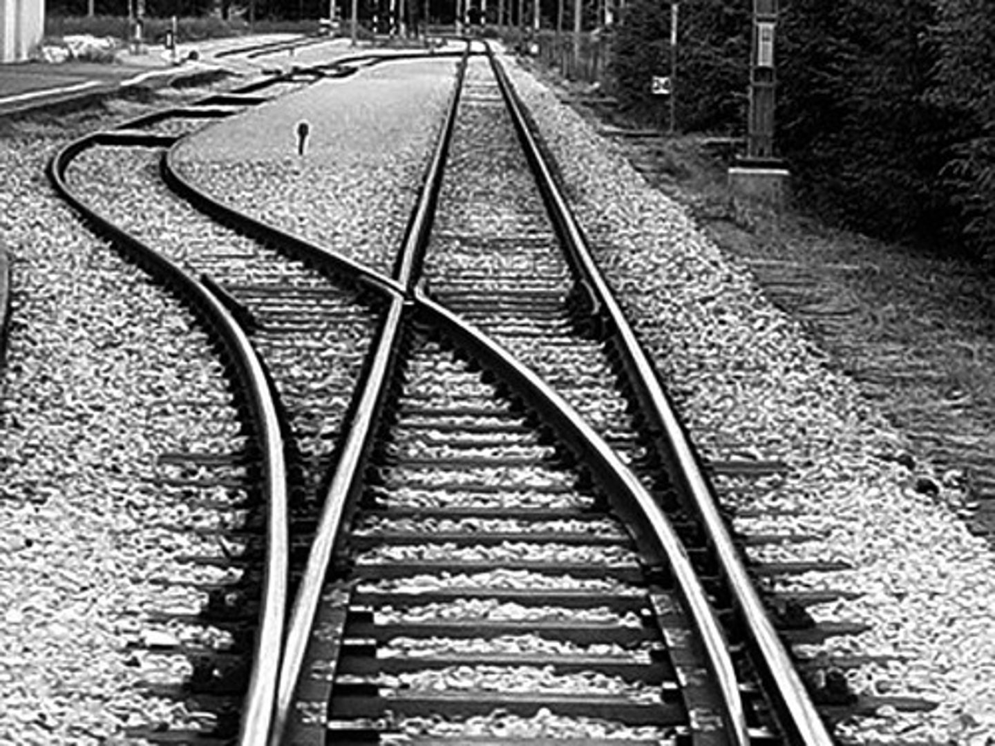 <p>separada, fuera de sitio</p>