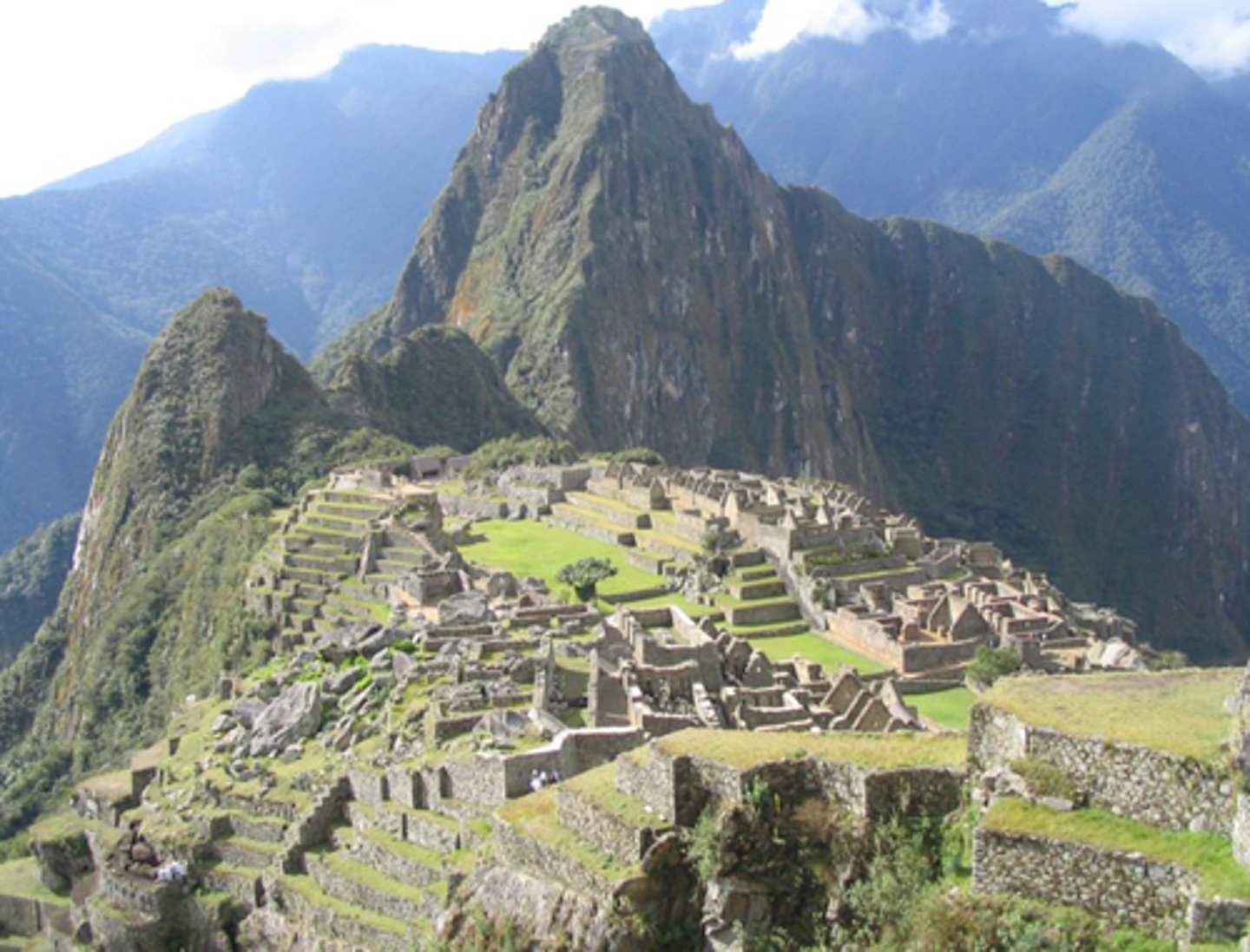 <p>Moche- Massive Pyramids (Huaca del sol, de luna)<br>Spanish destroyed them<br>Inka- Cuszco was the capital, Urban zones, semi-divine kings, palaces<br>Inka's were created, not inherited. Macchu Piccu</p>