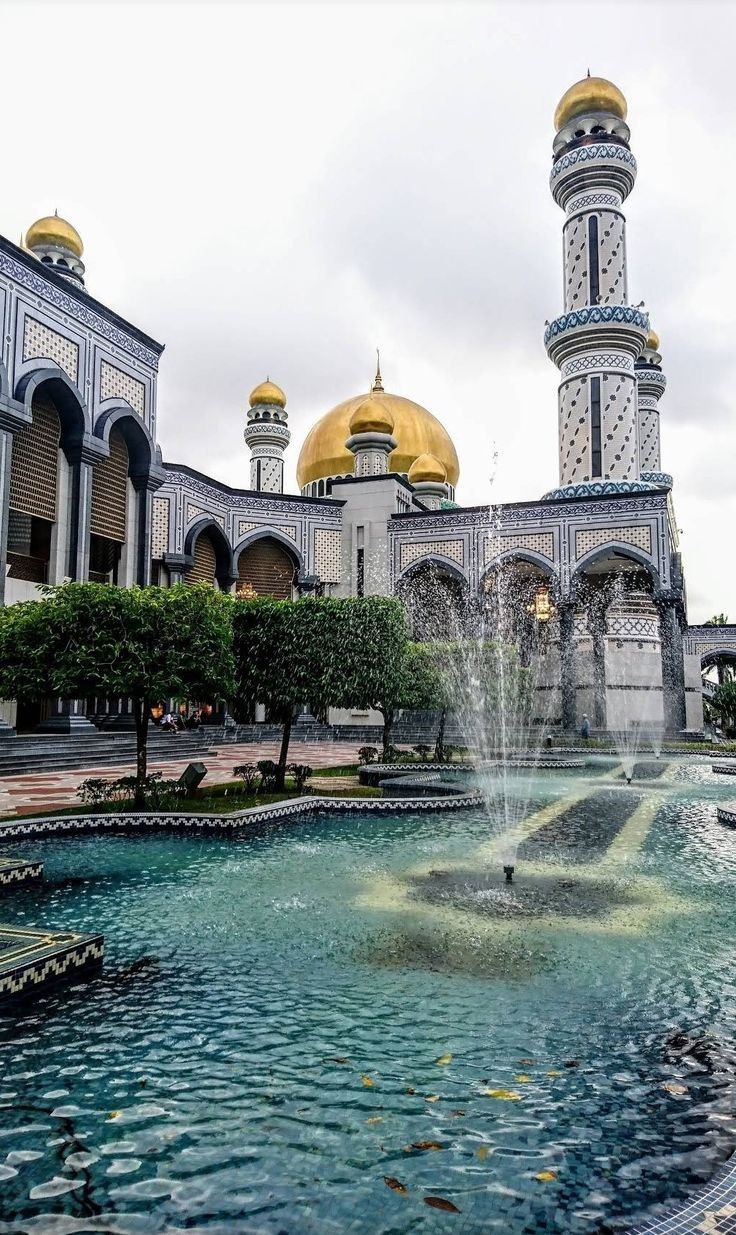 <p><em>Bandar.</em></p>
