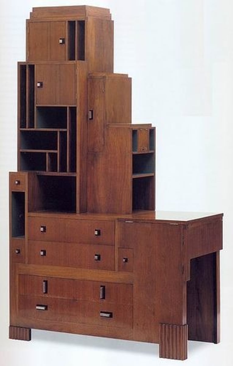 <p>Skyscraper furniture 1925-1930</p>