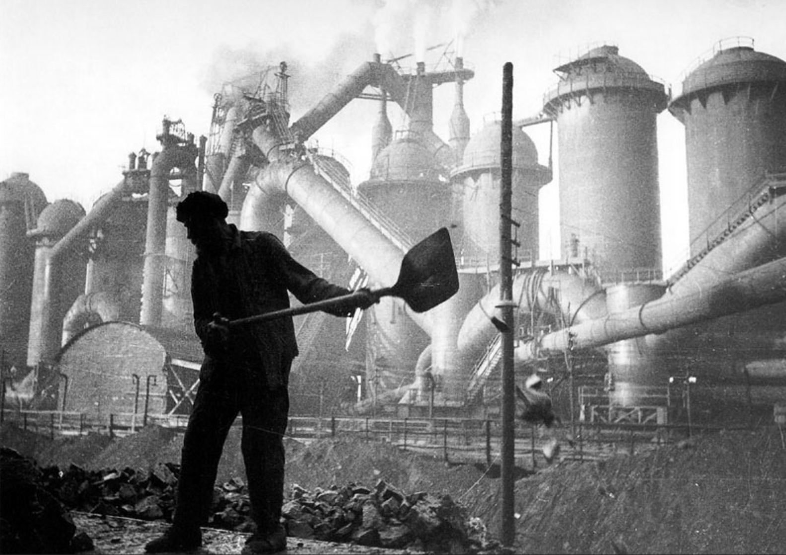 <p>Stalin</p><p>What improved social benefits were introduced under Stalin’s Five-Year Plans? (5)</p>