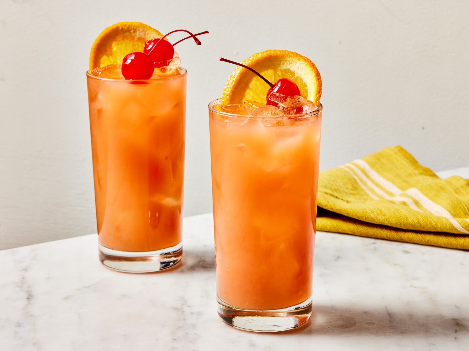 <p>highball, 1 oz vodka, 0.5 oz peach schnapps, 2 oz orange juice, 2 oz cranberry juice, served in a Collins, garnished with orange</p>
