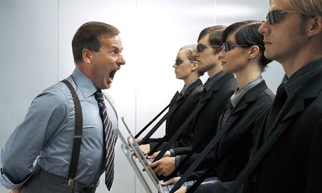 <p>zlý</p>