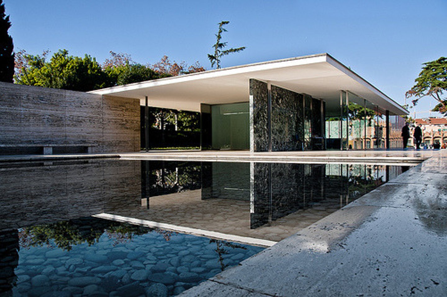 <p>1929<br>German Pavilion for the International Exposition in 1929 Barcelona<br>it sits on a plinth raised from the street and has 2 rooms and 2 reflecting pools<br>had highly polished onyx and marble walls<br>plain and frame, surface and line]open corners and spaces columns and planes have the same width<br>cruciform corners<br>precise construction from concept<br>current pavilion is a replica because the original was just taken one day</p>