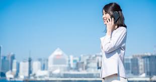 <p>電話する (denwa suru)</p>