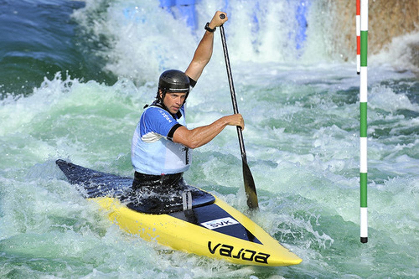 <p>Canoeist (n) /kəˈnuːɪst/</p>