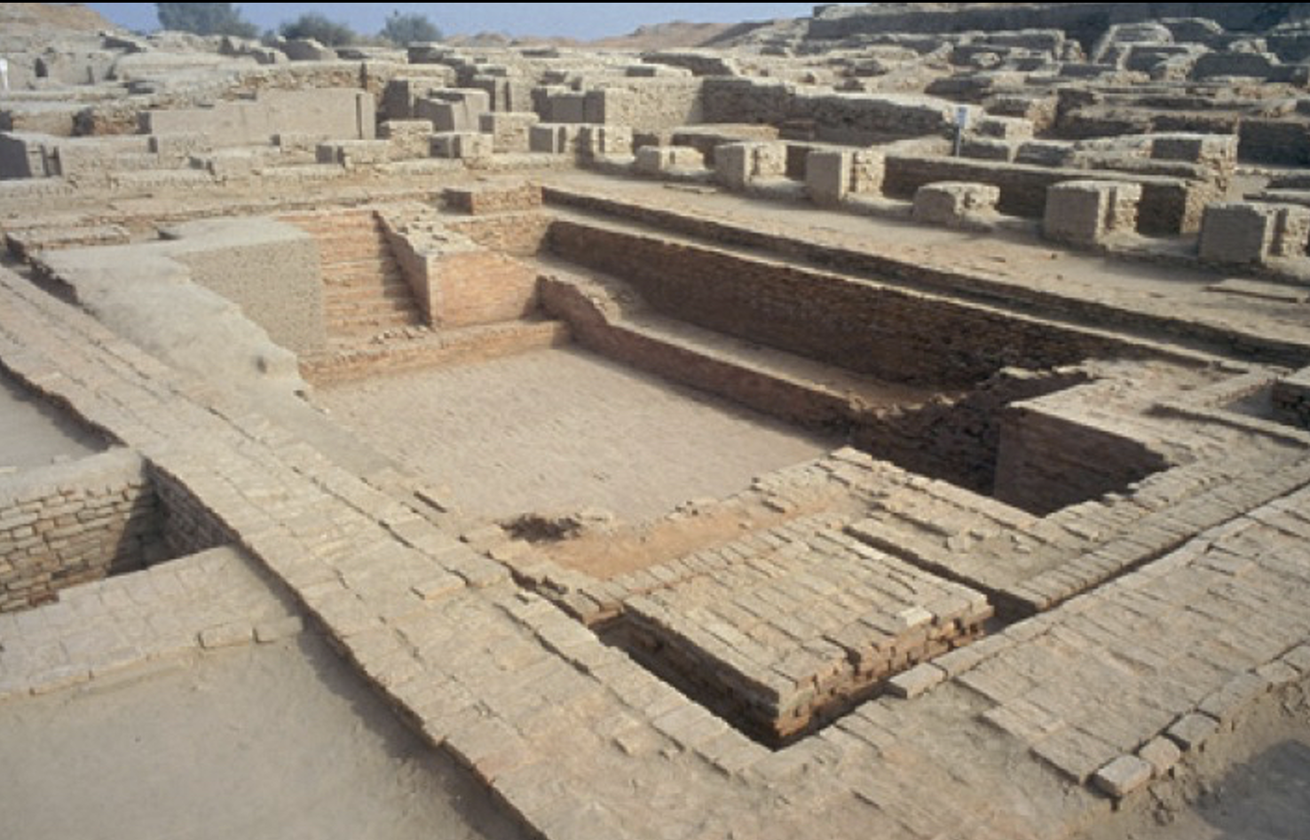 <p>The indus “Hrrapan”Civilization</p><p>LARGE WATER TANK, MOHENJO-DARO<br>Indus Valley (Harappan) civilization, c. 2600-1900 BCE.</p>