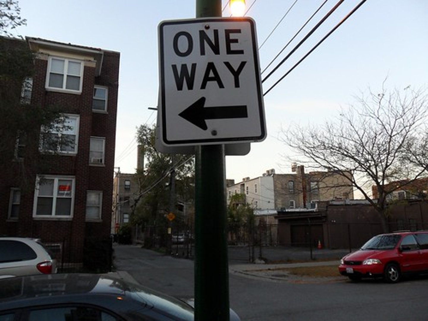 <p>Traffic flows only in the direction of the arrow.</p>