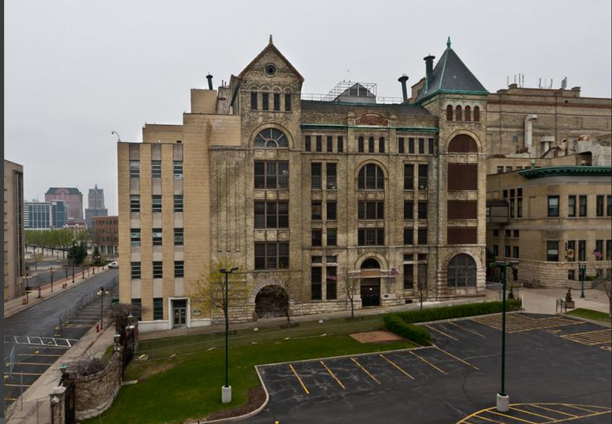 <p>Schlitz Brewhouse (largest in the world/ever built)</p>