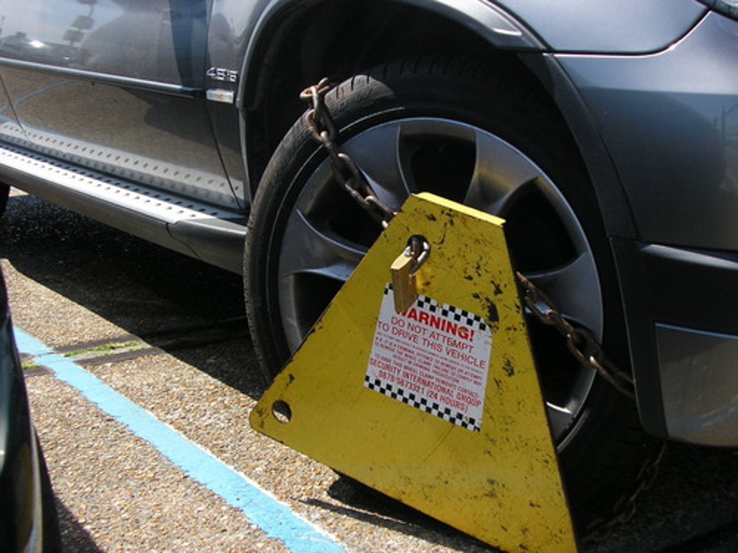 <p>to attach wheel device preventing a car from moving</p>